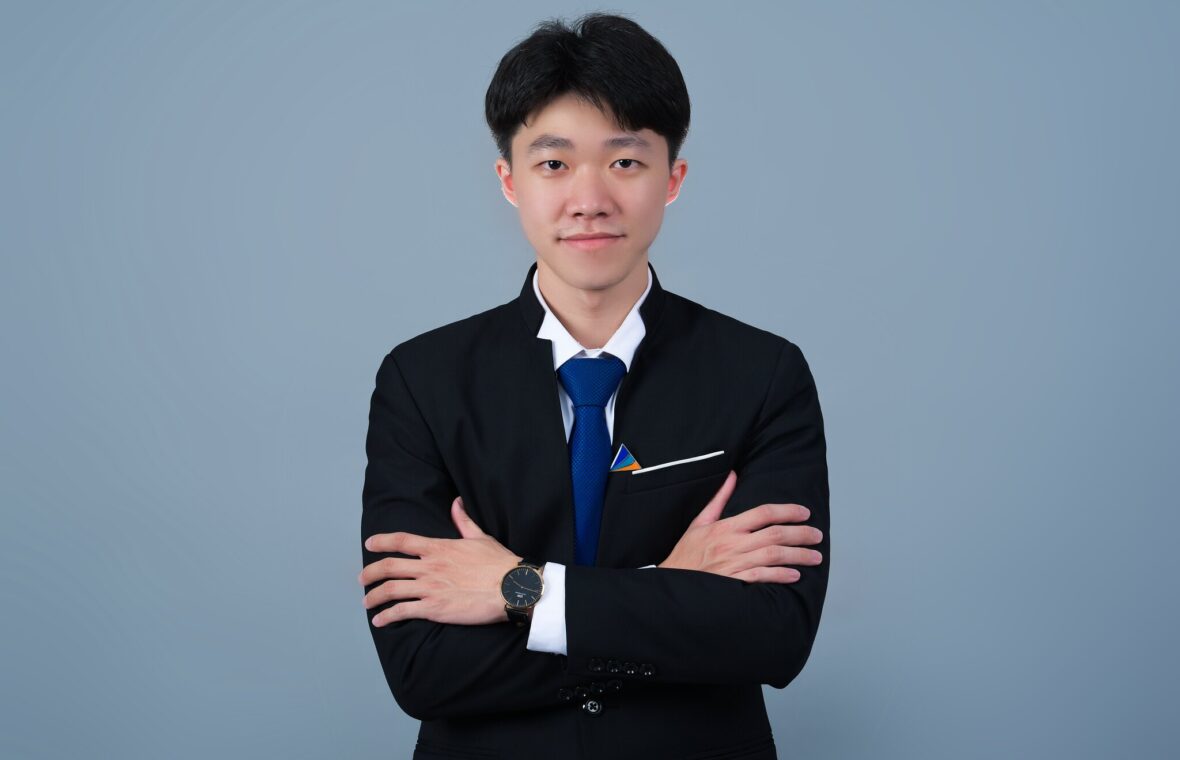 Nhân viên tư vấn sửa chữa lắp đặt điều hòa tại Hà Nội