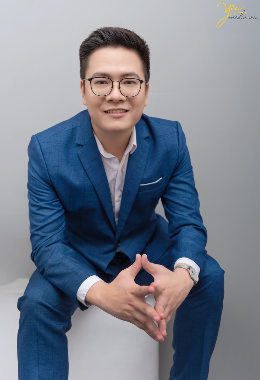 Nhân viên tư vấn sửa chữa lắp đặt điều hòa tại Hà Nội